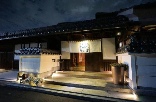 Tadotsu-cho House | 一棟貸切宿 空と家 日の出