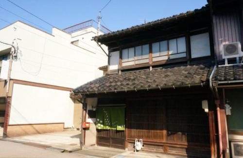 Takaoka House | （一棟貸切）町家体験ゲストハウス「ほんまちの家」〜高岡市の伝統的な古民家～