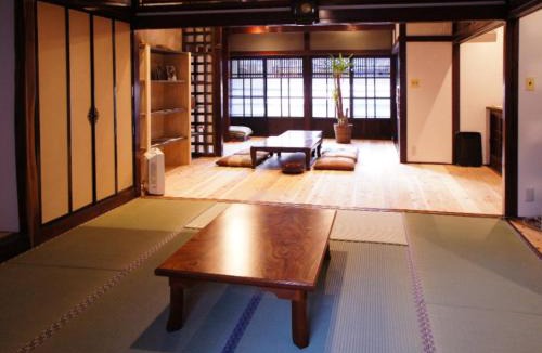 Takaoka House | （一棟貸切）町家体験ゲストハウス「ほんまちの家」〜高岡市の伝統的な古民家～