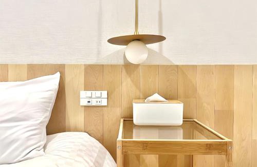 Yushima Hotel | 东京上野超级中心 设计师房间Ycoe 上野公园3分钟 车站1分钟 超级繁华 免费wifi 戴森吹风
