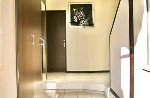Yamashina Villa | 京都観光に最適 ペットok 名神東インターから1分 98m2の一軒家丸々使える3LDK無料駐車場付 京都駅から1駅 山科駅周辺 蹴上インクラインまで10分