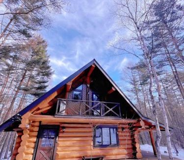 Tsumagoi House | 北軽井沢の浅間山麓に佇む焚火とボードゲームと本格カラオケとサウナ付きログハウストイレ2男女別