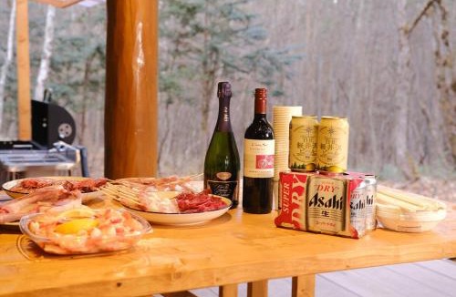 Tsumagoi House | 北軽井沢の浅間山麓に佇む焚火とボードゲームと本格カラオケとサウナ付きログハウストイレ2男女別