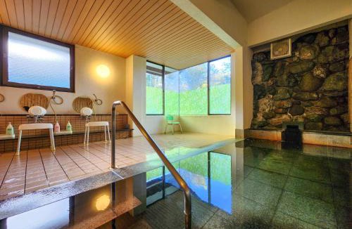 Shimukappu Hotel | 占冠湯の沢温泉森の四季