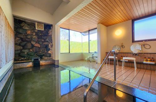 Shimukappu Hotel | 占冠湯の沢温泉森の四季