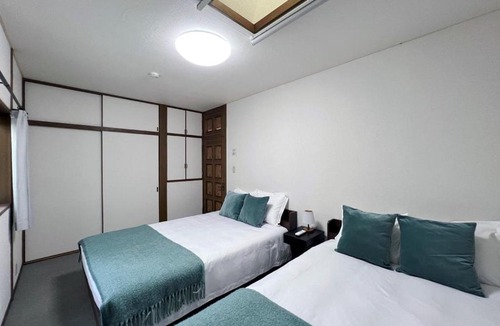 Higashiikebukuro Villa | 双椿Camellia House