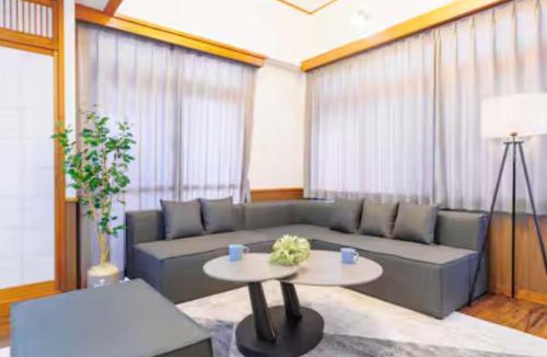 Naha City Centre Apartment | 国際通りまで 7分最大12名那覇中心部那覇空港まで車で10分 駅徒歩4分の好立地周辺に飲食店多数Urban Retreat