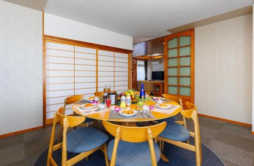 Naha City Centre House | 国際通り徒歩1分 駐車場2台 最大11名 空港車で10分 周辺には飲食店多数の那覇エリア さくらや国際通り