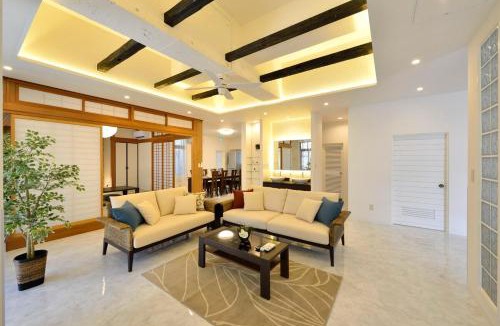 Kumoji Villa | 国際通り モノレール駅まで徒歩5分 12名まで宿泊可能 ジャグジー付き ロイヤルスター久茂地