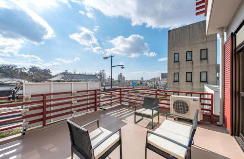 Okazaki Apartment | 城下町ステイ岡崎OkazakiCastleView 岡崎城を一望 テラス付和モダン1LDK 85インチTV 最大6名