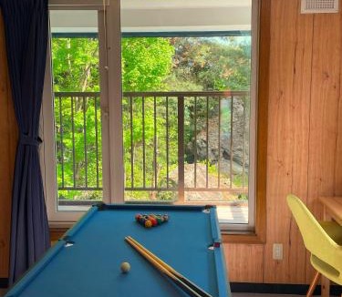 Furano House | 大人数の家族旅行に！BBQ/シアタールーム/カラオケ/日本庭園