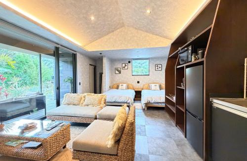 Tatsugo House | 奄美 Palm Tree Terrace