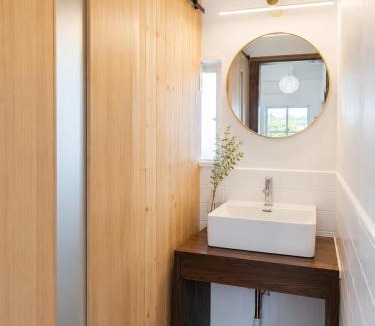 Taketomi-jima Taketomi-cho House | 小浜島ゲストハウスLei