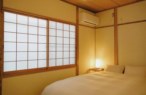 Onomichi Apartment | 尾道路地灯-Rojiakari-
