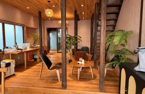 Gora Hostel | 山燈 GORA Hostel 強羅駅目の前 正面日帰り温泉あり