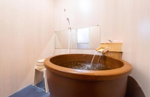 Konohana Villa | 拓 taku 陶器のお風呂 旅の疲れを癒す新しいお部屋 USJまで10分 ベッド16台 6つの寝室
