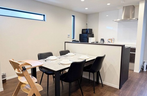 Nishinari House | （朝凪）Spacious Osaka home 4BR for 10 guests quiet residential near city center