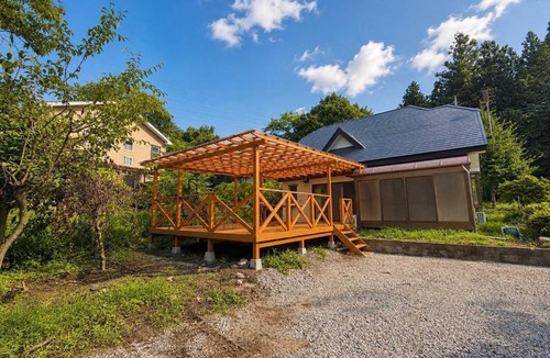 Nasu House | 森に包まれる一棟貸し広々屋根付きウッドデッキでBBQを楽しむ那須の休日Cottage Nest