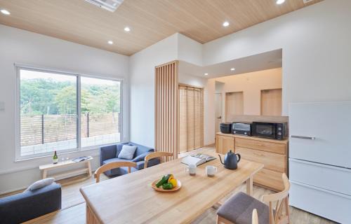 Hatsukaichi Villa | 森のRetreat -foresta di luce-