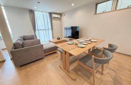Nishi Apartment | 椿時雨