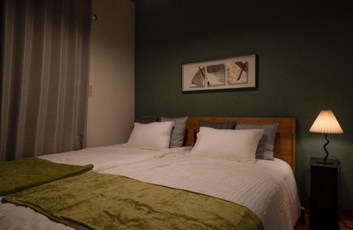 Yokosuka Apartment | 横須賀汐入一軒家