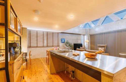 Kadena-cho House | 沖縄市コザ サウナ付きBBQ可能 最大14名 飲食店多数 GBs house