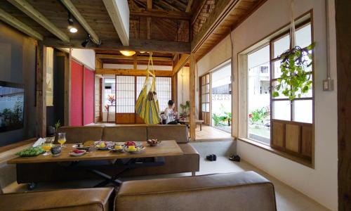 Okinawa House | 海野24 沖縄古民家で寛ぎの時間を 心と身を癒す旅はいかがですか