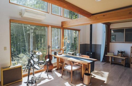 Yawatano Villa | 海 竹 楽器 温泉別荘A House 最大8名 城ヶ崎海岸 伊豆高原 大室山 2階から海を望める宿