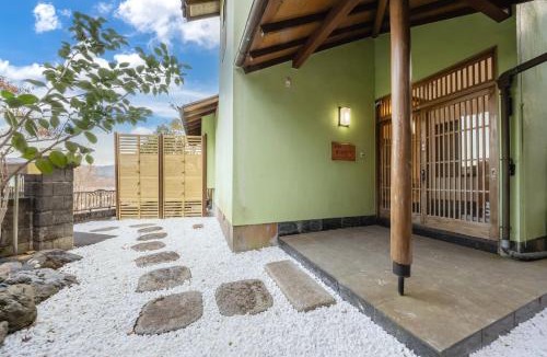 Izu House | 温泉宿のんびり イーハトーヴ中伊豆 天然温泉&展望露天風呂 非日常空間を愉しむ 1棟貸切宿