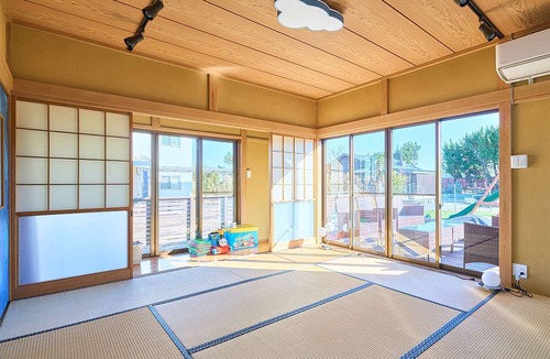 Ichinomiya Apartment | 滑り台ブランコ砂場のあるペットと過ごせる夕日の美しい宿。