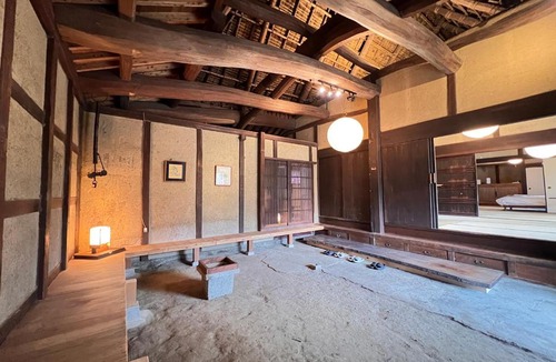 Yashima-higashi Machi Apartment | 瀬戸内海を望む庭付き古民家サウナ宿 一棟貸切