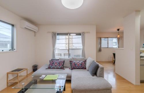 Hakata-ku House | 福岡空港近くの3階建て一棟貸し最大12名