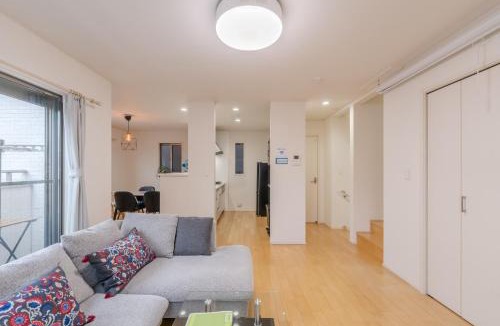 Hakata-ku House | 福岡空港近くの3階建て一棟貸し最大12名