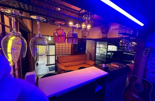 Ito Villa | 窓際から海と鉄道が見える宿 室内サウナ プロジェクター カラオケ完備 トリックマーメイド