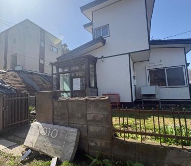 Hakodate House | 谷地頭温泉近く！ピアノのある一軒家（English OK）