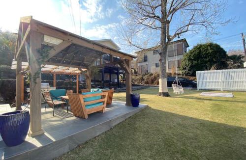 Yawatano Villa | 貸別荘Casa de Campo 2SLDK别墅 駐車場 芝生東屋付き BBQ 大室山と海遠望伊豆高原5分