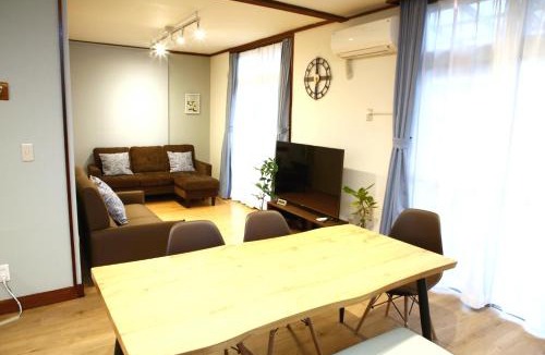 Inamine Apartment | 那覇空港20分 高速道路7分 イオンタウン徒歩10分 便利な貸切宿最大6名