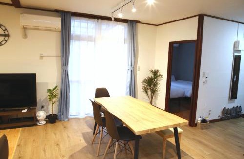 Inamine Apartment | 那覇空港20分 高速道路7分 イオンタウン徒歩10分 便利な貸切宿最大6名