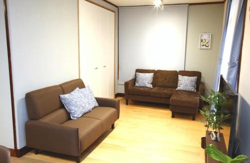 Inamine Apartment | 那覇空港20分 高速道路7分 イオンタウン徒歩10分 便利な貸切宿最大6名