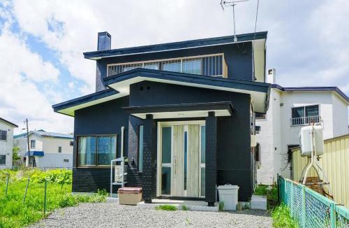 Kushiro Apartment | 釧路の繁華街近く コンビニ隣 利便性抜群で駐車場も広い大町貸切戸建て
