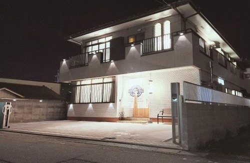 Nagahama House | 鈴籠長浜城 豊臣の間 - 布団4組 ソファーベッド1台 エキストラベッド4台 - 最大14名
