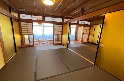 Nagahama House | 鈴籠長浜城 豊臣の間 - 布団4組 ソファーベッド1台 エキストラベッド4台 - 最大14名
