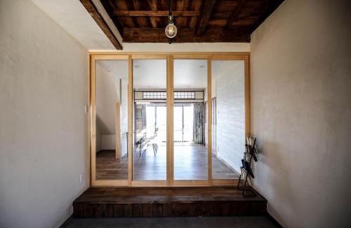 Ogishima Apartment | 鍬と本