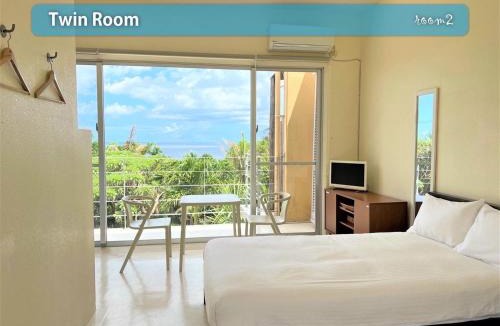 Ishigaki Apartment | 青の洞窟 Blue in Green