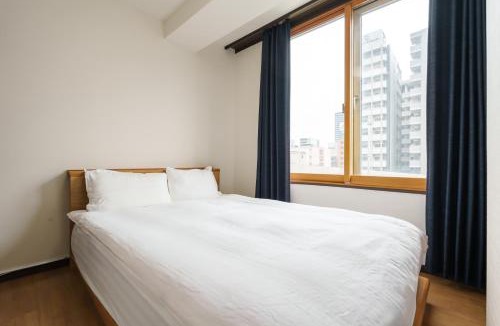 Namba Apartment | 青葉邸 NIPPONBASHI Room 603 3 Min Walk to Kuromon Market Bright 2BR Family Residence