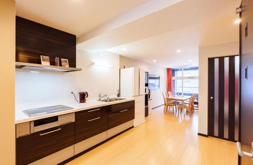 Namba Apartment | 青葉邸 NIPPONBASHI Room 702 3 Min Walk to Kuromon Market 3BR 5 Beds Family Residence