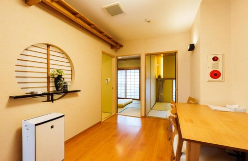 Namba Apartment | 青葉邸 RAN 1 Min Walk to Glico and Dotonbori 80sqm Top Floor Japanese Residence