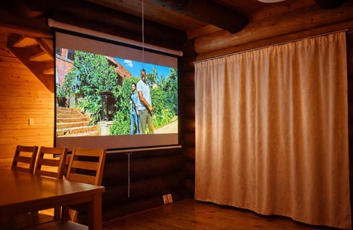 Hirafu Ski Chalet | 駅近55m 貸切Hirafu Cottage 映画鑑賞可プロジェクター 簡易スキー道具 比羅夫スキー場まで車5km 最大5名