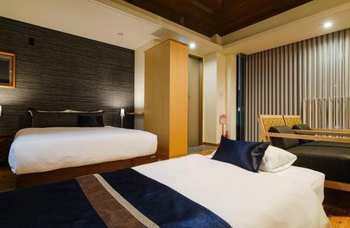 Naha City Centre Villa | 駐車場有 琉球モダンと木の暖かさ 陽光が降り注ぐ上品でゆとりのある空間 2階