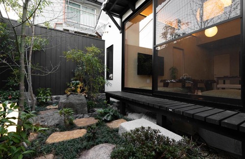 Tsuruhashi Villa | 鶴Inn 鶴橋駅徒歩5分 難波 梅田 天王寺 関西空港 奈良直通 贅沢な和モダン一軒家 蝶栖居